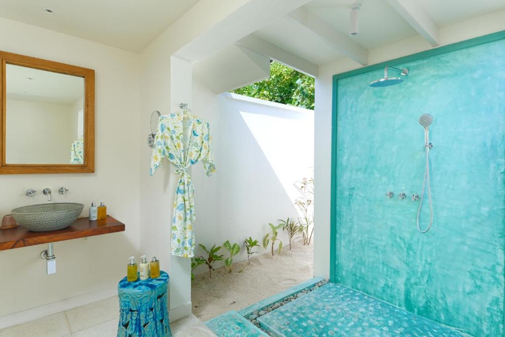 10 Nights of Pure Bliss: Atlantis, The Palm & Maldives Beach Villa– Half Board & Oblu Island Plan Limited Time Offer £2749/PP