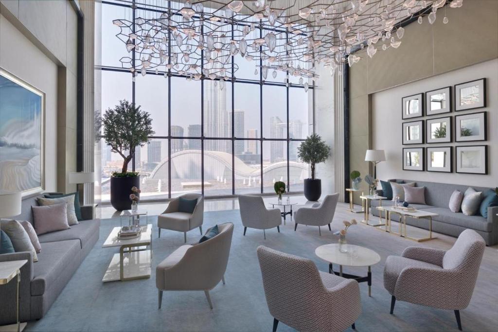 Let the Sunset Serenade you into Blissful 03 Nights at The Address Fountain Views