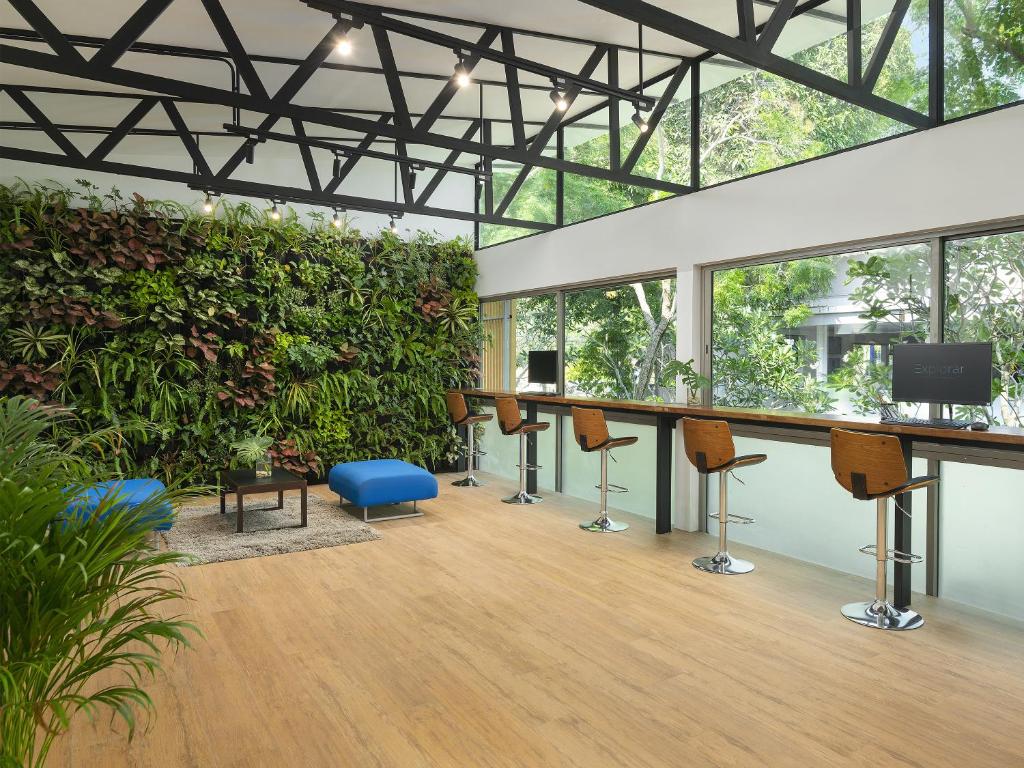 Fulfill your Thailand Drweams, Stay for 12 Nights and Experience the Beauty of Bangkok, Koh Samui, Koh Phangan & Koh Tao all for an Unbeatable £1399pp