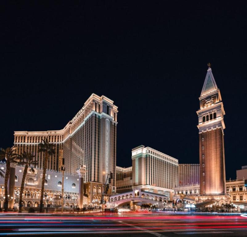 Double Destination Holiday Deal || Cancun + Las Vegas
