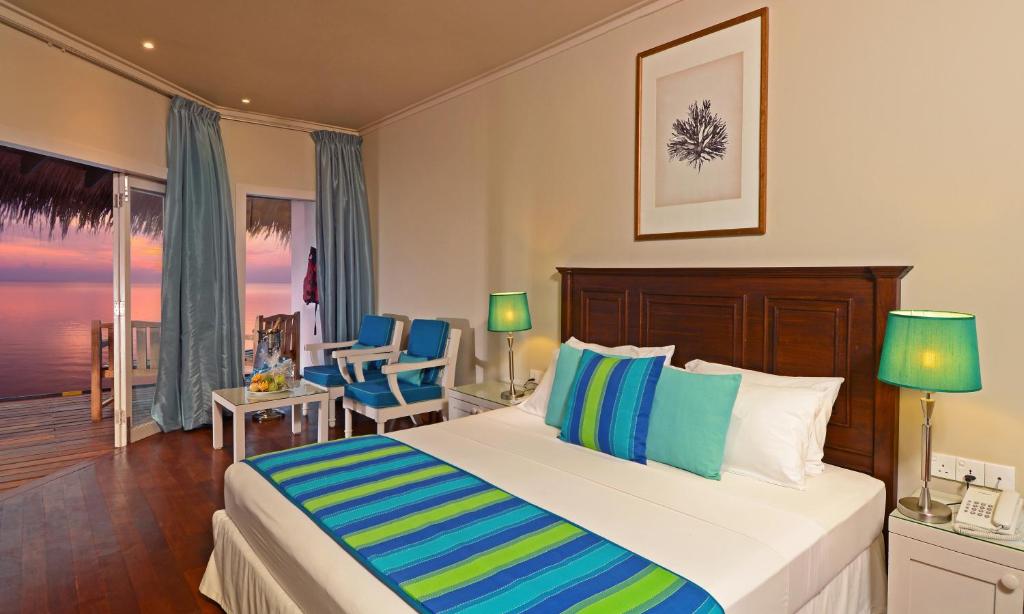 “Experience the Best of Both Worlds: 10 Nights in Abu Dhabi and the Maldives”