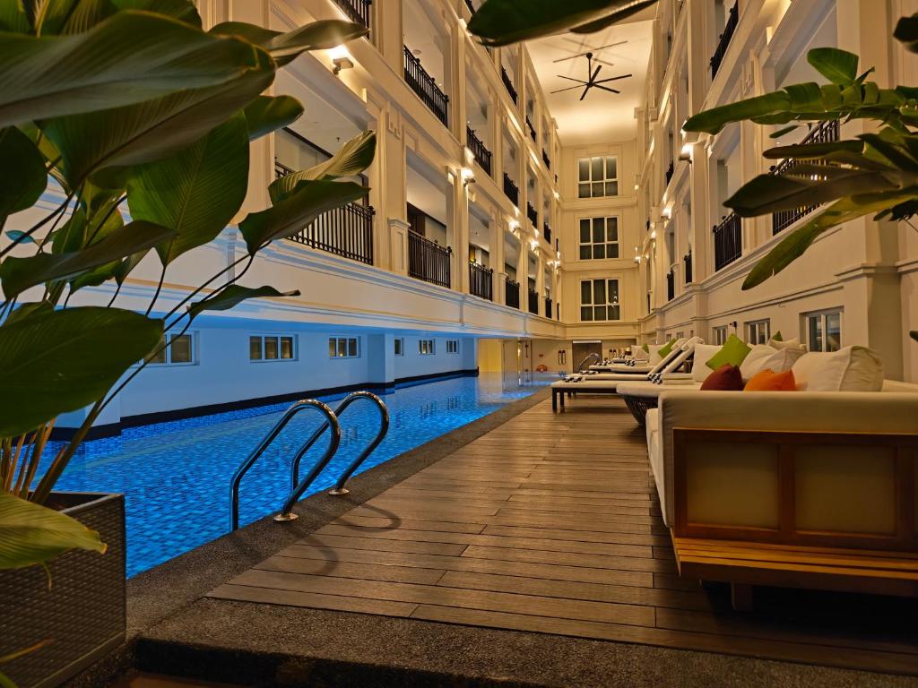 10 NIGHTS. 4 WORLDS. Kuala Lumpur → Cameron Highlands → Banjaran → Penang. price starting from £1,350PP