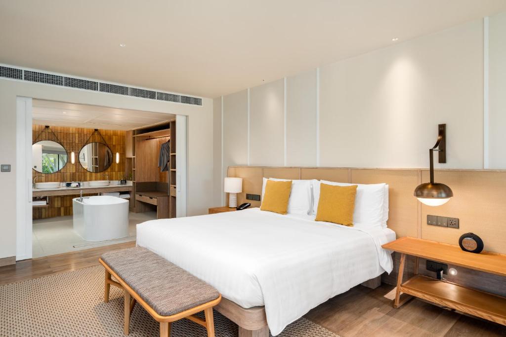14 Nights Triple Destination Holidays Deal Starting from £ 1,399 pp