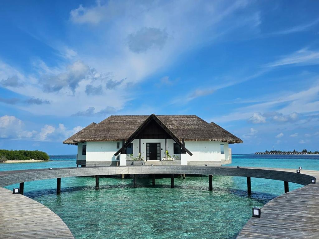 “07 Nights in a Beach Villa at NOOE Maldives Kunaavashi, Maldives”with flights & tranfers