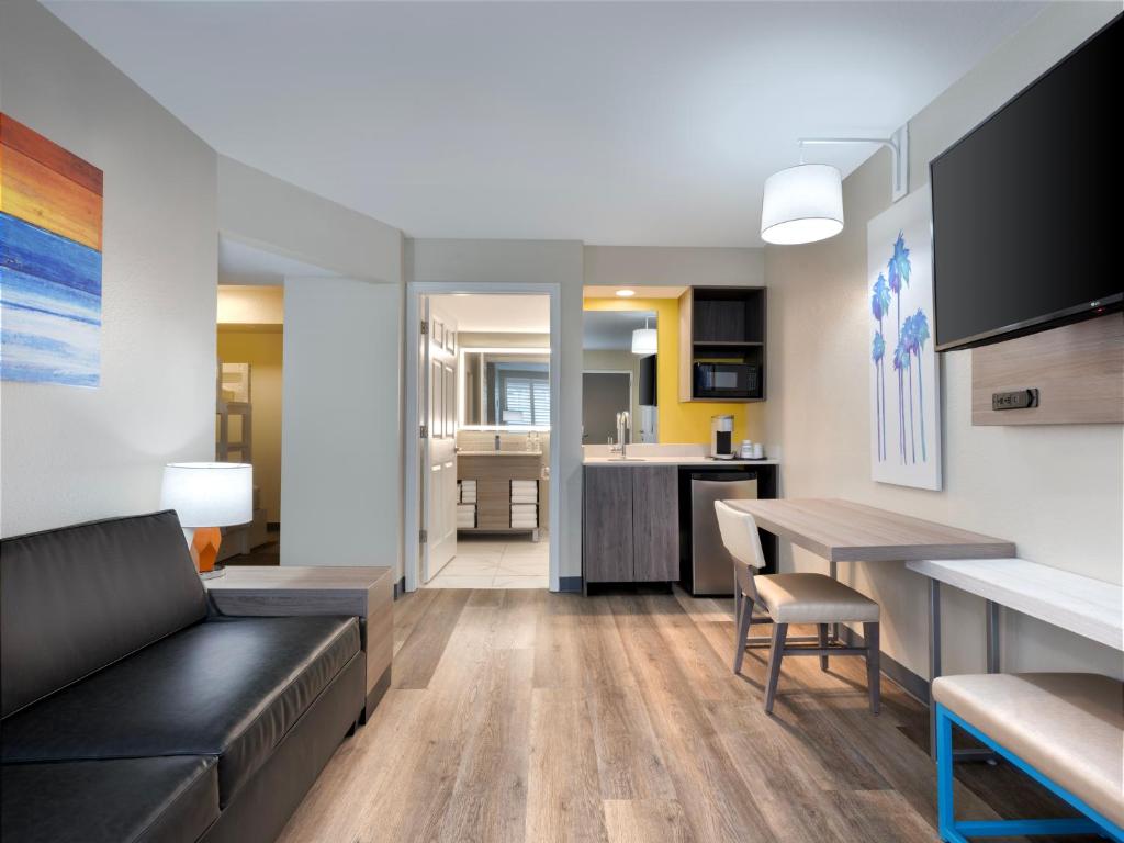 10 Nights Holiday Getaway to New York and Orlando