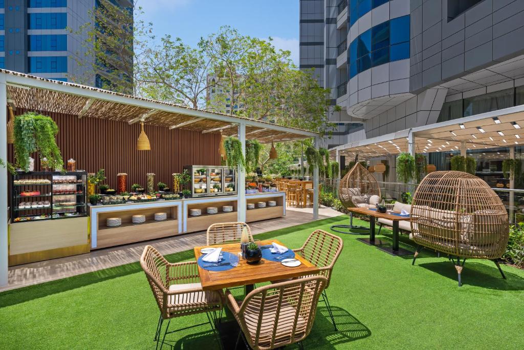 10 Nights Luxury Holiday Trip to Maldives || Dubai Starting from £1,595 pp