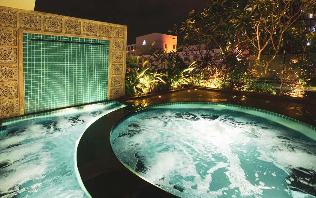 14 NIGHTS Vietnam & Thailand Luxury Escape All ground & ferry transfers Included Price starting FROM JUST £1,999/pp
