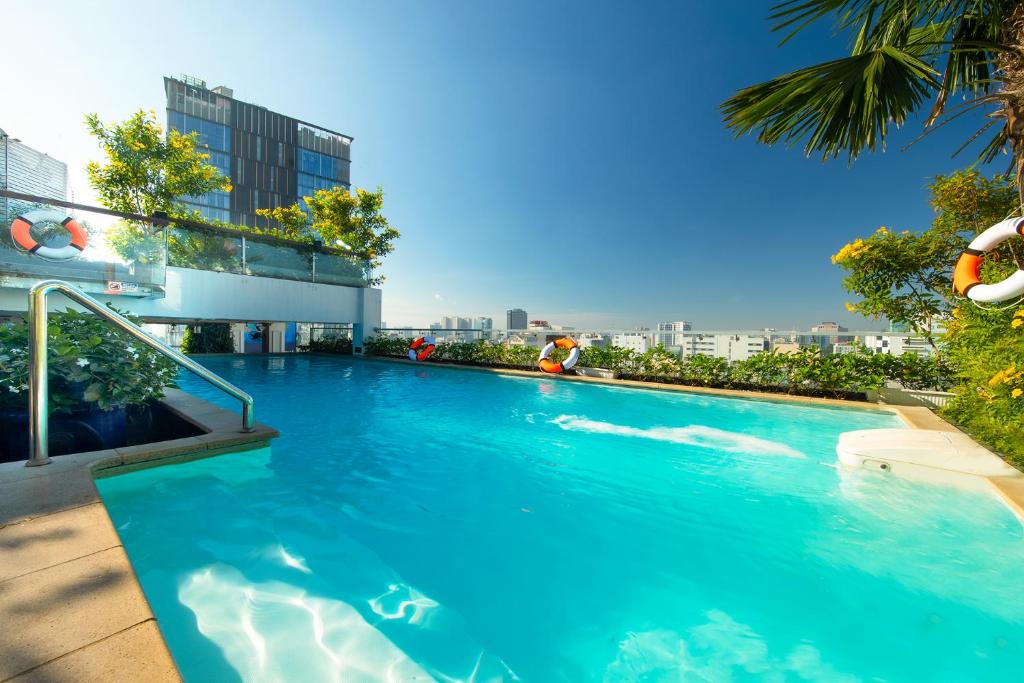 14 NIGHTS Vietnam & Thailand Luxury Escape All ground & ferry transfers Included Price starting FROM JUST £1,999/pp