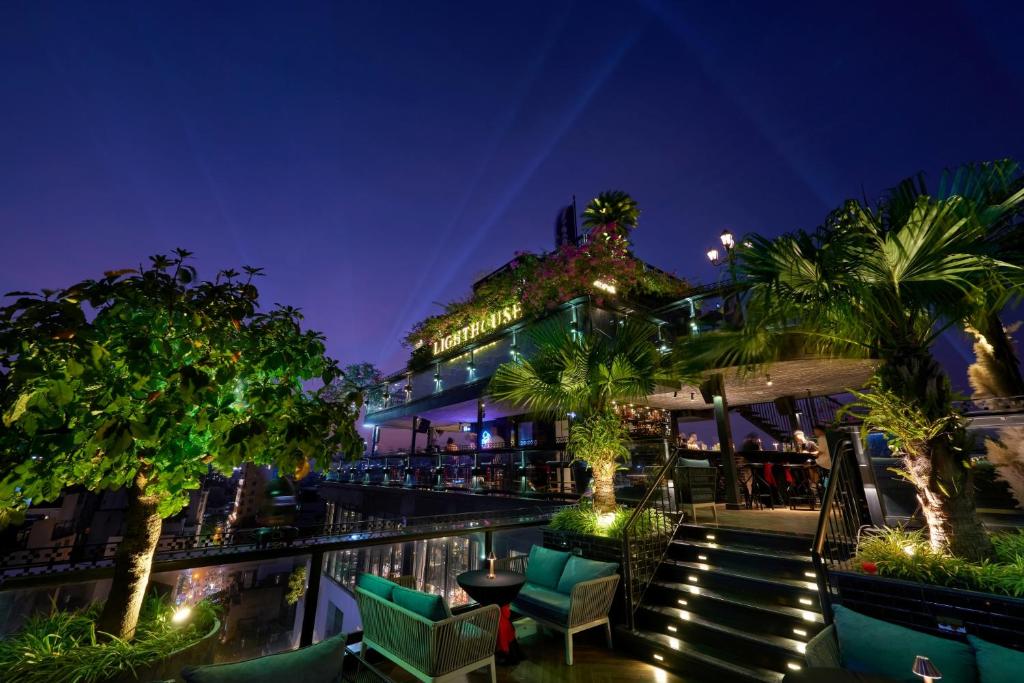 14 NIGHTS Vietnam & Thailand Luxury Escape All ground & ferry transfers Included Price starting FROM JUST £1,999/pp