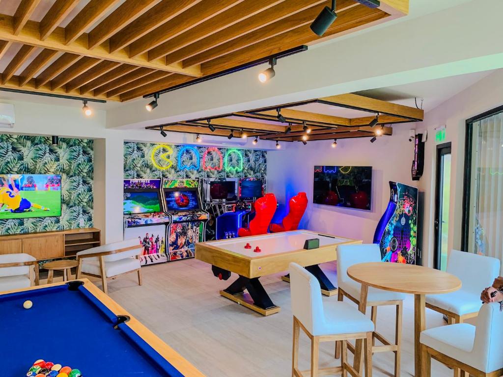 Travel to Orlando, Florida to experience the thrill & adventure