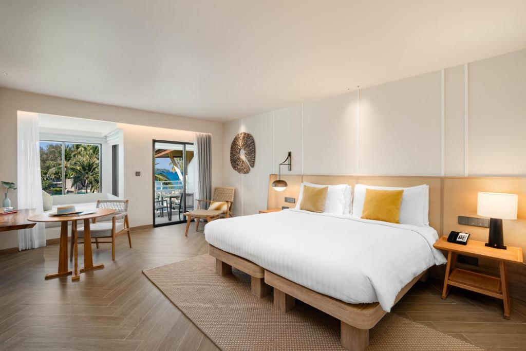 14 Nights Triple Destination Holidays Deal Starting from £ 1,399 pp
