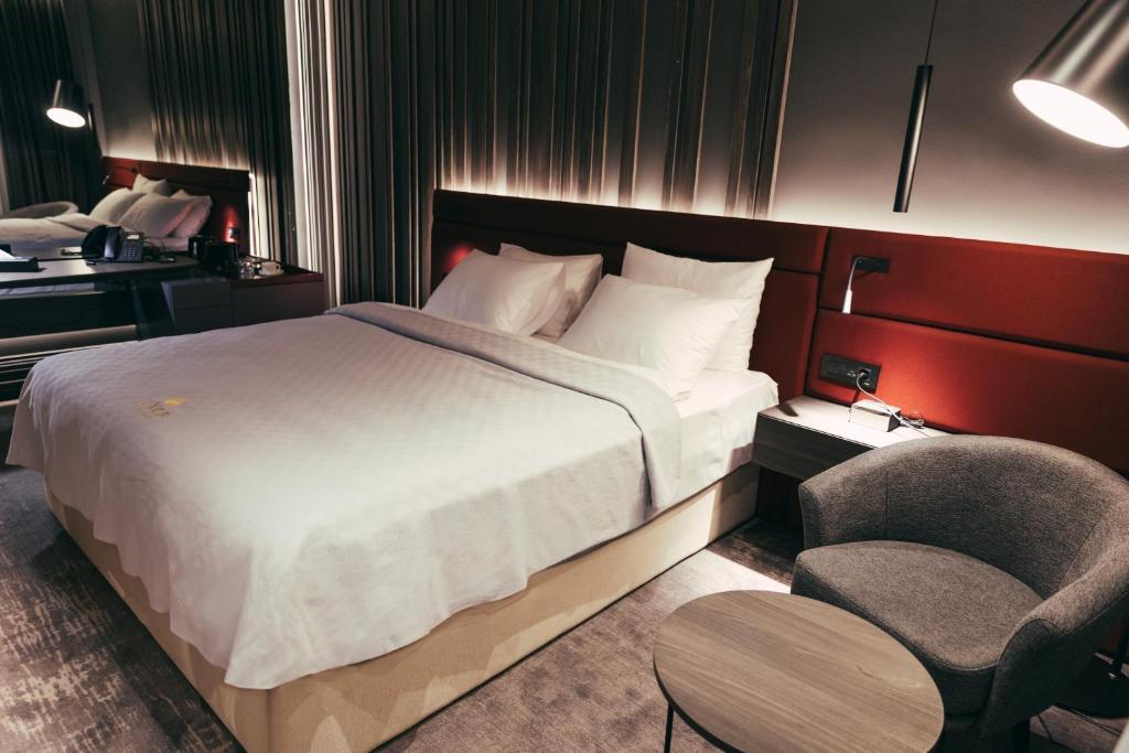 9 Night Stay at Most Popular Hotels in Las Vegas, New York and Los Angeles