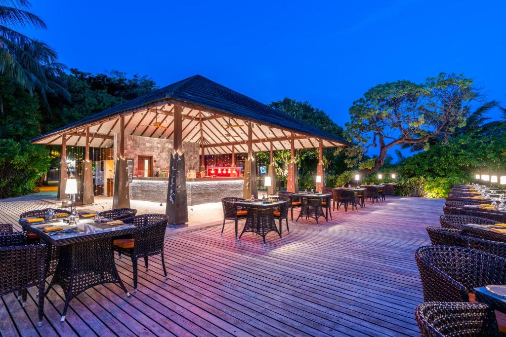 10 Nights Multi-Center holiday break at the Marvelous Maldives & Scintillating Singapore Starting from £1799 pp