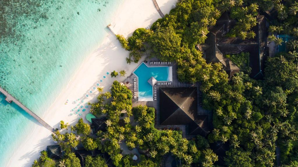 10 Nights Multi-Center holiday break at the Marvelous Maldives & Scintillating Singapore Starting from £1799 pp