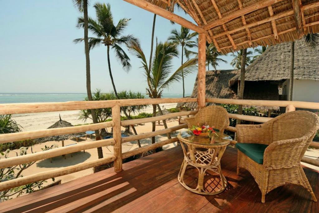 10 Nights From the Dazzling Skylines of Dubai to the Turquoise Shores of Zanzibar Price starting from £1599pp!