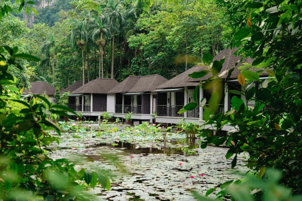 10 NIGHTS. 4 WORLDS. Kuala Lumpur → Cameron Highlands → Banjaran → Penang. price starting from £1,350PP