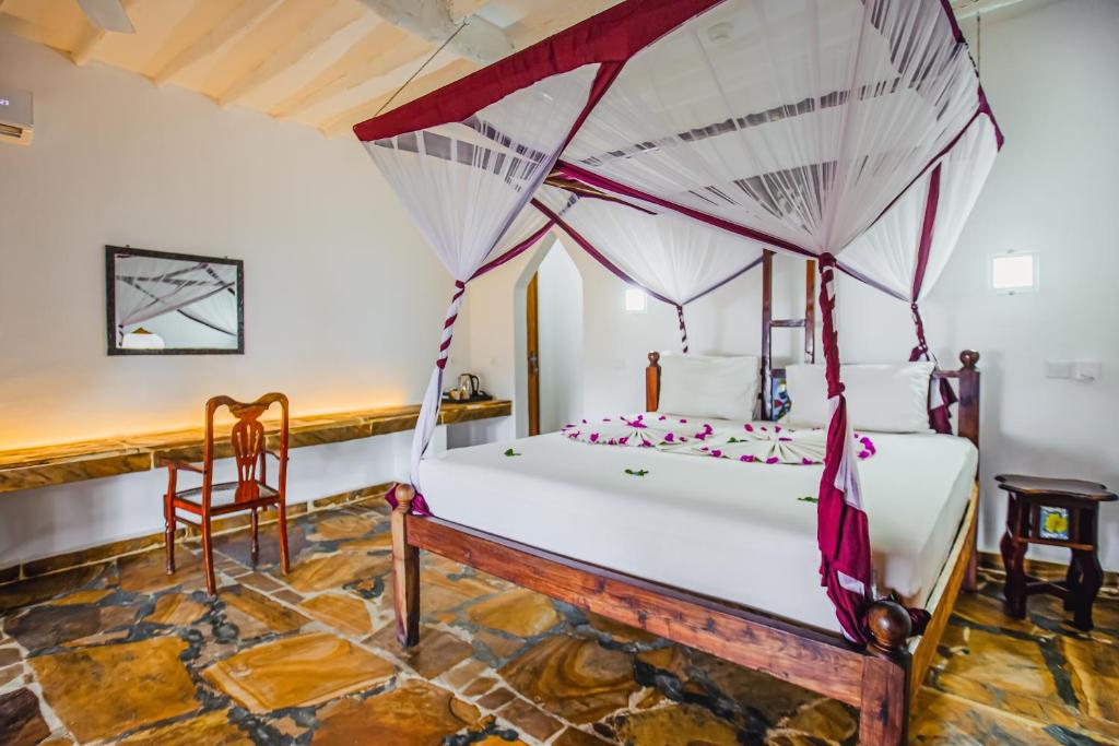 14 NIGHTS. BIG 5. PRIVATE PLUNGE POOL. WHITE-SAND BEACHES. £6,599 PER COUPLE.