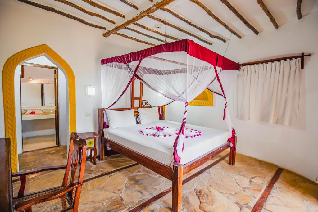 14 NIGHTS. BIG 5. PRIVATE PLUNGE POOL. WHITE-SAND BEACHES. £6,599 PER COUPLE.