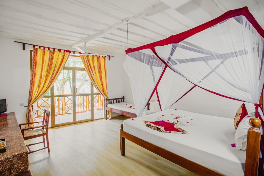 14 NIGHTS. BIG 5. PRIVATE PLUNGE POOL. WHITE-SAND BEACHES. £6,599 PER COUPLE.
