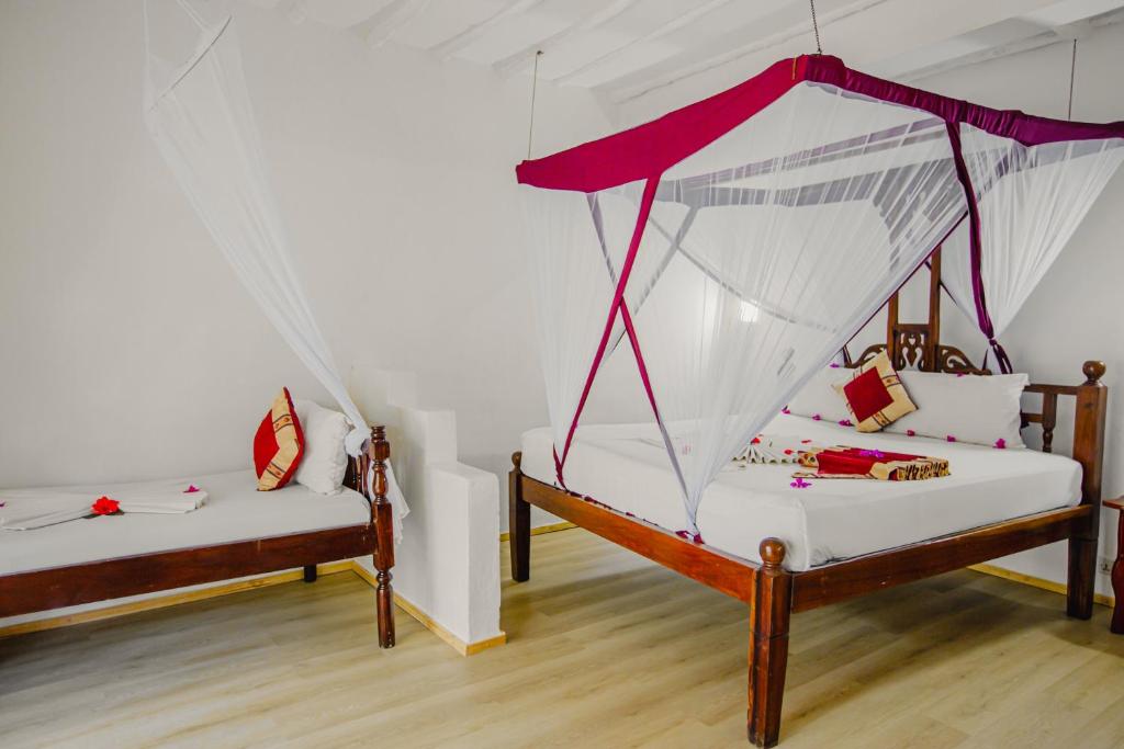 14 NIGHTS. BIG 5. PRIVATE PLUNGE POOL. WHITE-SAND BEACHES. £6,599 PER COUPLE.