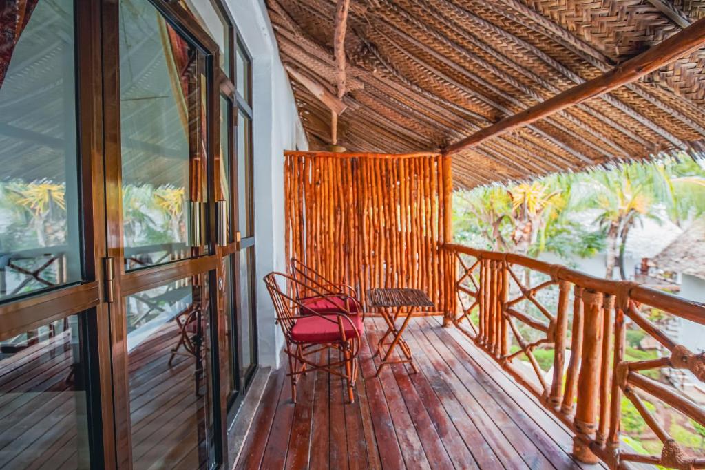 14 NIGHTS. BIG 5. PRIVATE PLUNGE POOL. WHITE-SAND BEACHES. £6,599 PER COUPLE.