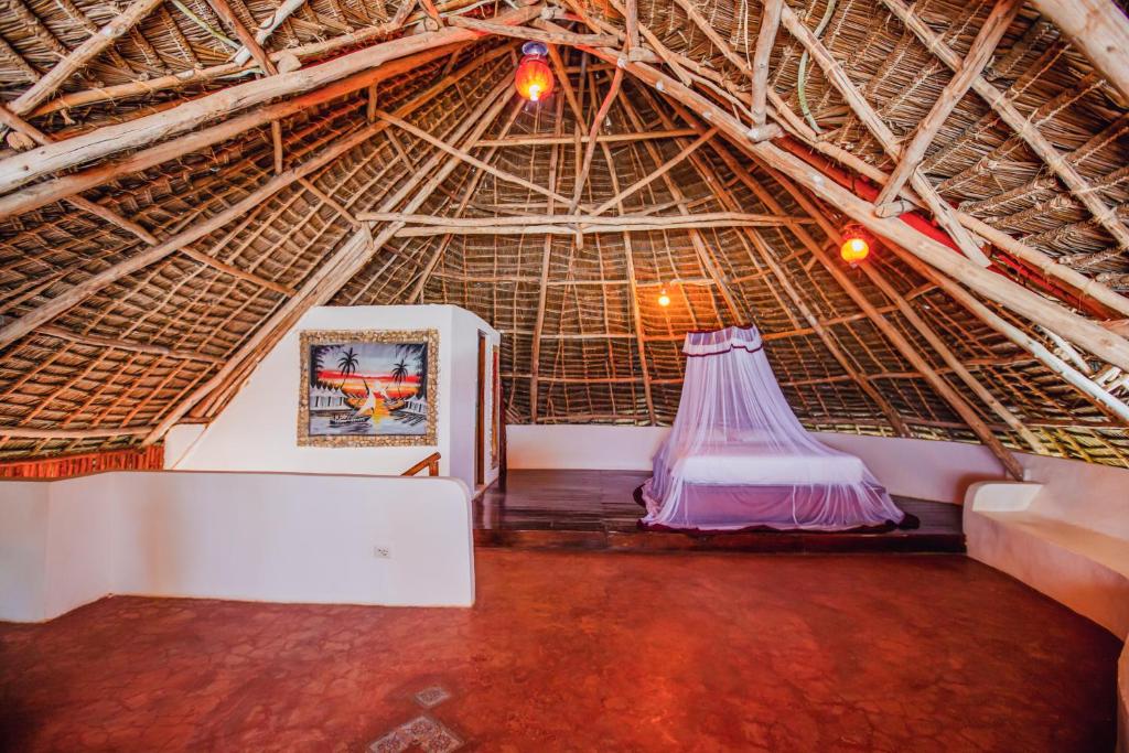 14 NIGHTS. BIG 5. PRIVATE PLUNGE POOL. WHITE-SAND BEACHES. £6,599 PER COUPLE.