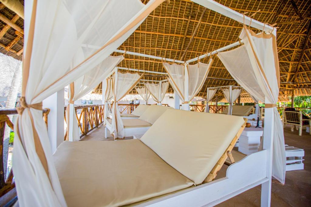 10 Nights Adventure: Kenya Safari & Zanzibar Beach Escape! Starting from just £2,699/pp