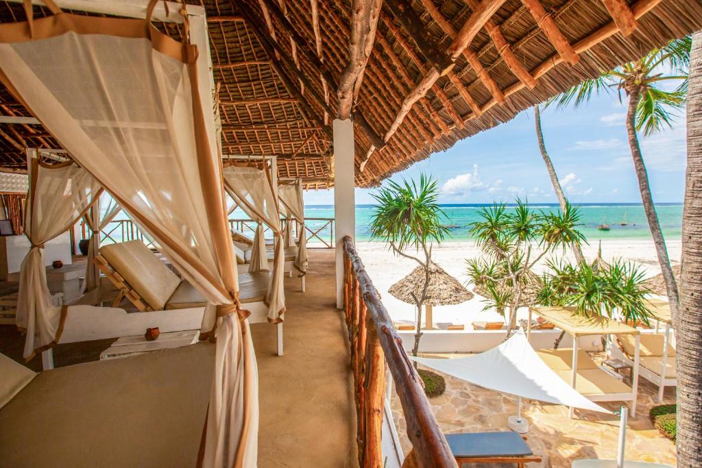 10 Nights Adventure: Kenya Safari & Zanzibar Beach Escape! Starting from just £2,699/pp