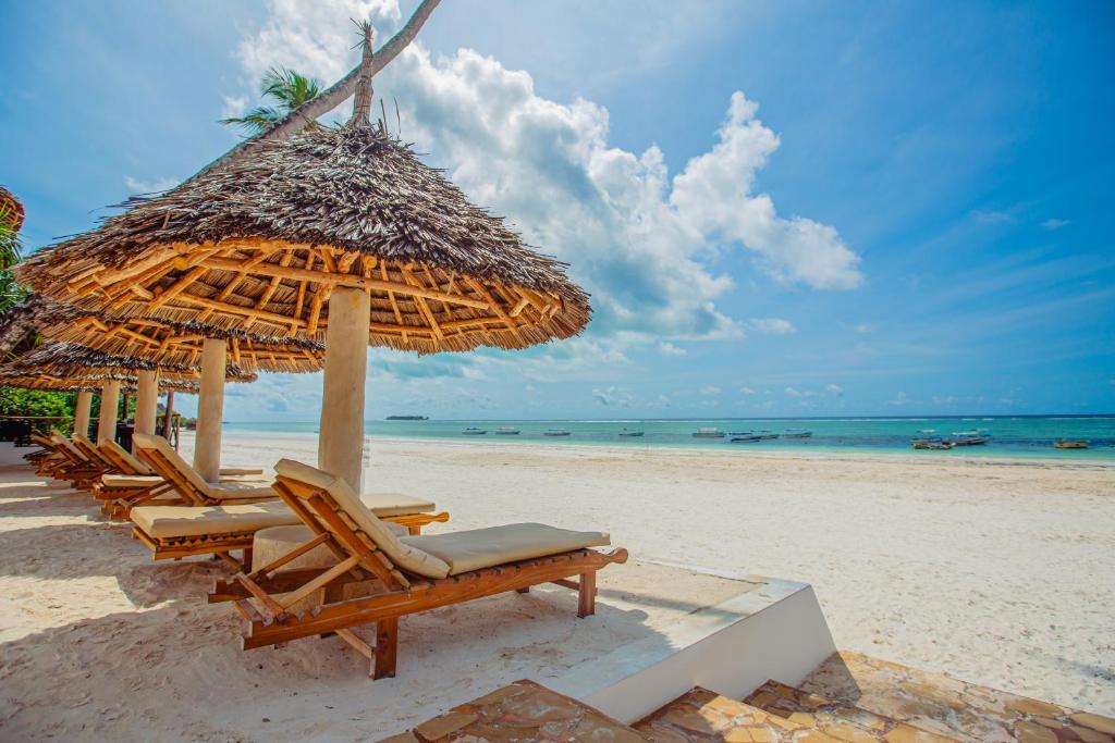 10 Nights Adventure: Kenya Safari & Zanzibar Beach Escape! Starting from just £2,699/pp