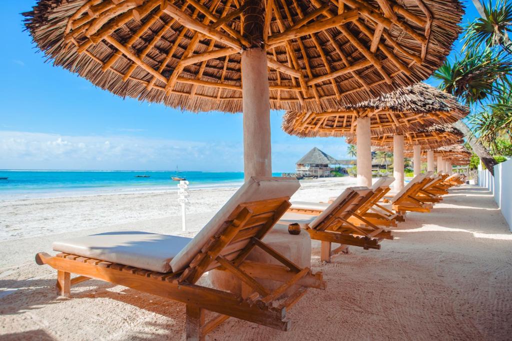 10 Nights Adventure: Kenya Safari & Zanzibar Beach Escape! Starting from just £2,699/pp