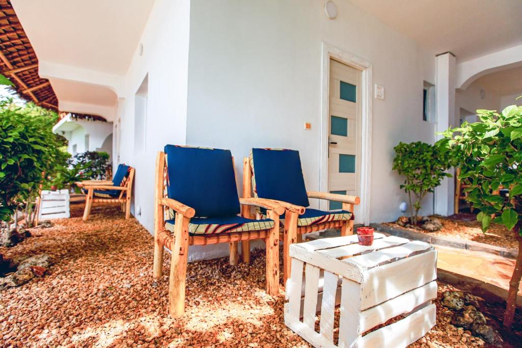 10 Nights Adventure: Kenya Safari & Zanzibar Beach Escape! Starting from just £2,699/pp