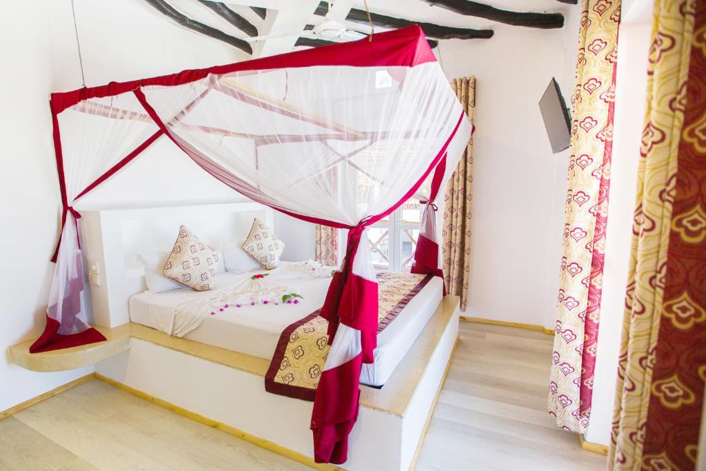 10 Nights Adventure: Kenya Safari & Zanzibar Beach Escape! Starting from just £2,699/pp