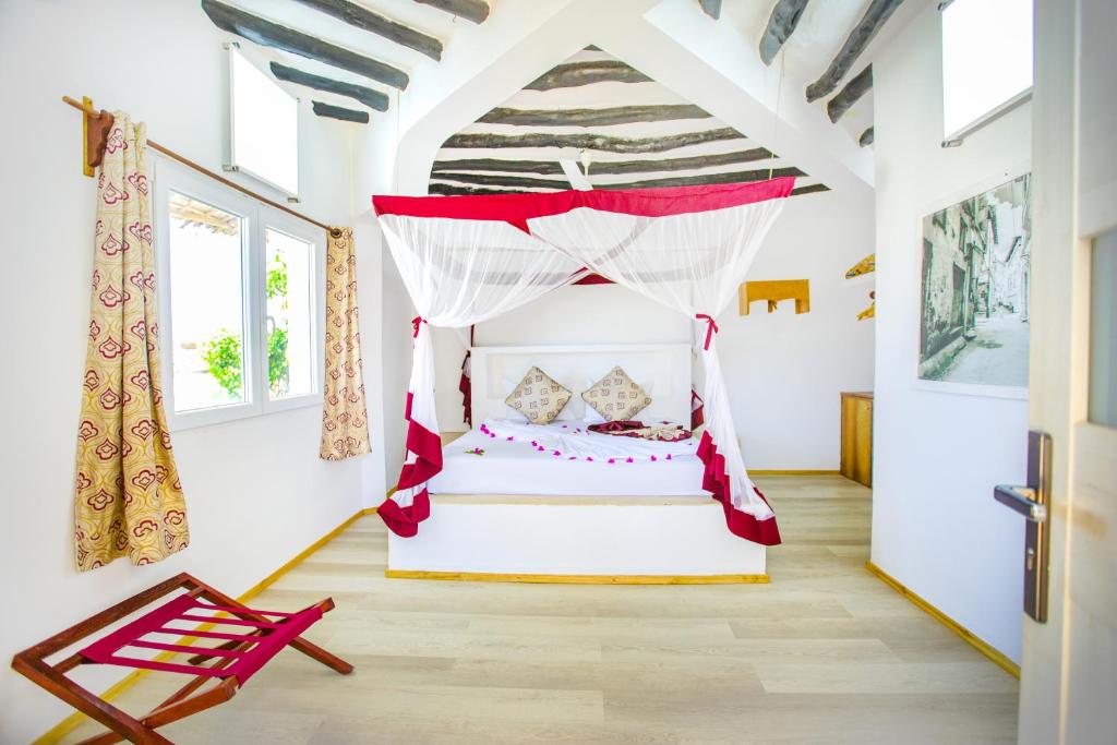 10 Nights Adventure: Kenya Safari & Zanzibar Beach Escape! Starting from just £2,699/pp