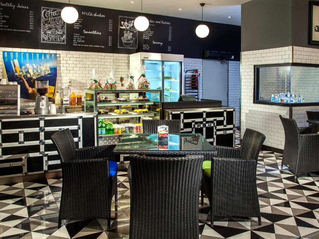 10-Night Luxury City Holiday in Dubai, Singapore, and Bali with Breakfast