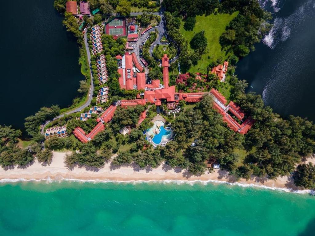 Sun-Kissed Sands and Arabian Nights: Embrace the Magic of Phuket and Dubai on a 10 Night Twin Centre Retreat.