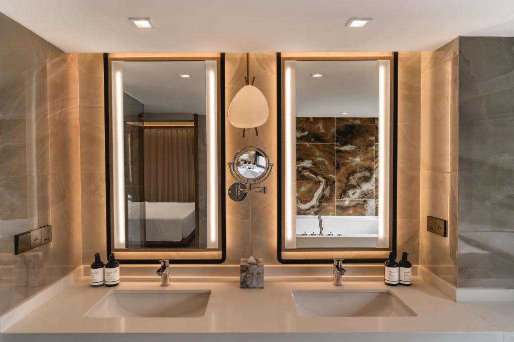 Long 21 Nights of Opulence in Beyond Khao Lak, Centara Kata Phuket & Dusit Thani Krabi w/flights & transfers