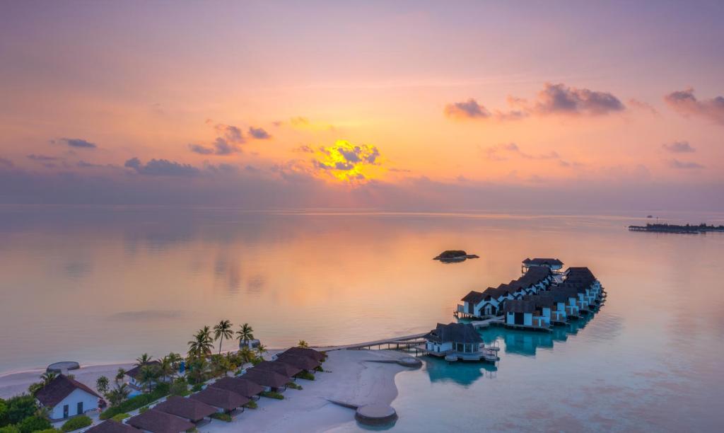 “07 Nights in a Beach Villa at NOOE Maldives Kunaavashi, Maldives”with flights & tranfers