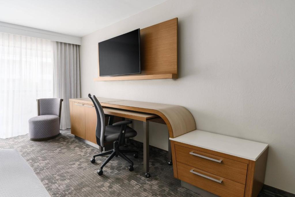 Starry Nights! Your 10 Nights Family Extravaganza in Orlando & Bahamas! Adventure Awaits!