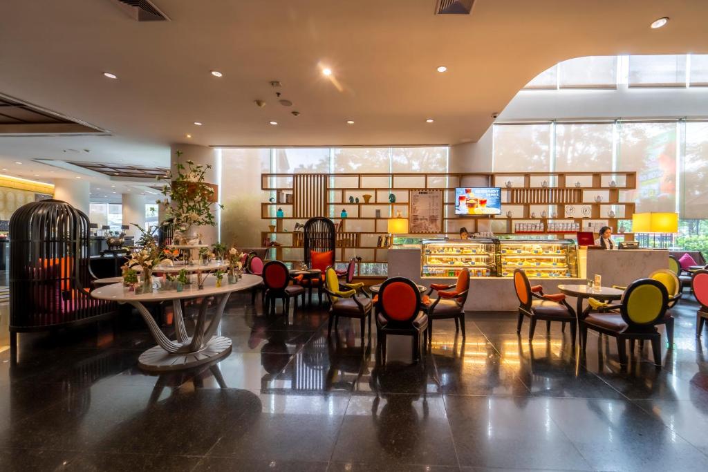 “09 Nights Splendid Holiday offer to experience Bangkok City Vibes and Phuket Beach Bliss”