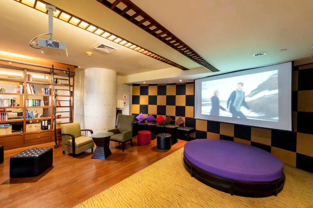 “09 Nights Splendid Holiday offer to experience Bangkok City Vibes and Phuket Beach Bliss”