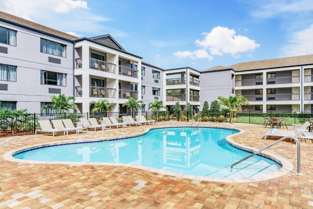 Starry Nights! Your 10 Nights Family Extravaganza in Orlando & Bahamas! Adventure Awaits!