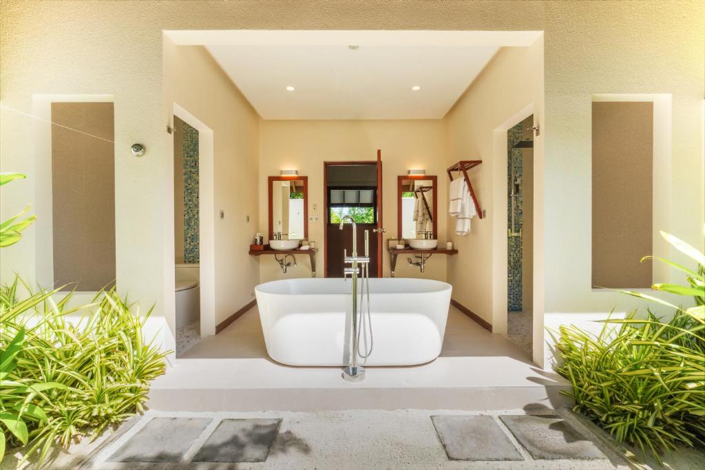 Ignite romance with a 10 Nights Stay at Varu by Atmosphere Water Villa with Pool Maldives and Fairmont Palm Dubai