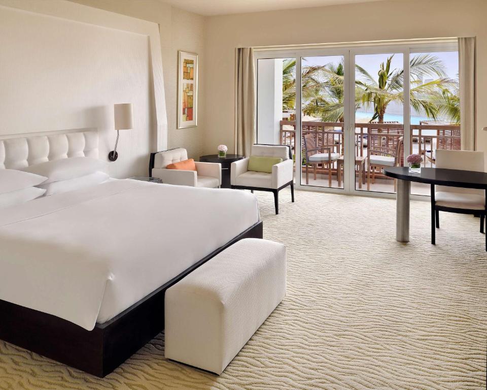 Deal on a three-destination vacation in Dubai, Singapore, and Bali