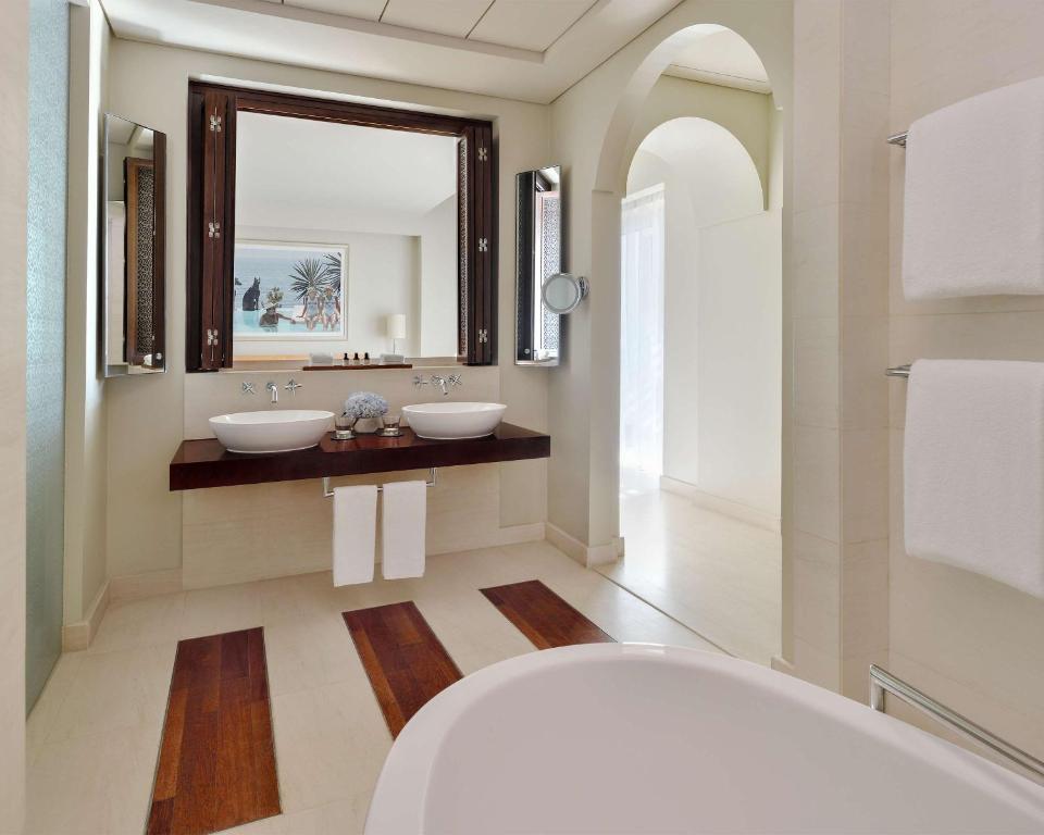 11 Nights Holiday at Dubai, Phuket and Krabi with Breakfast, Starting from £1499 pp