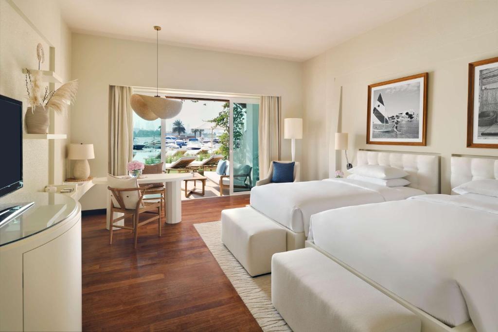 Deal on a three-destination vacation in Dubai, Singapore, and Bali