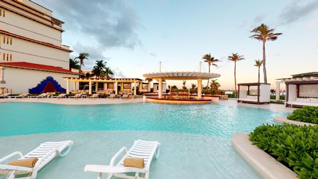 Twin Center Holiday Deal Orlando + Cancun10 Nights from £1,279
