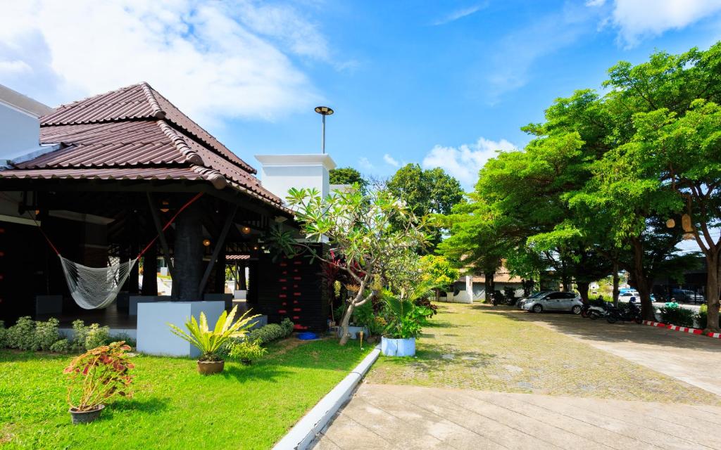 Thailand Twin Destination: 9 Nights in Bangkok and Koh Samui with Breakfast