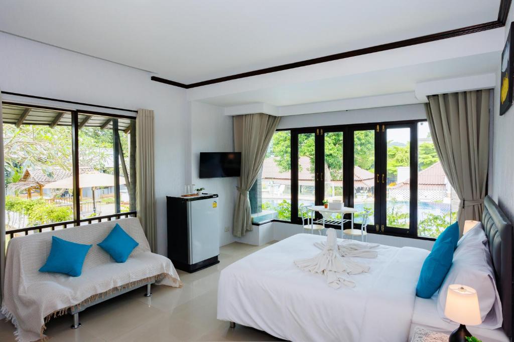 Thailand Twin Destination: 9 Nights in Bangkok and Koh Samui with Breakfast