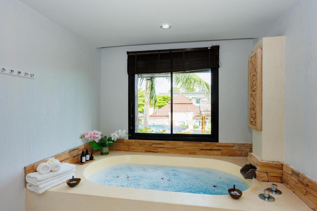 Thailand Twin Destination: 9 Nights in Bangkok and Koh Samui with Breakfast