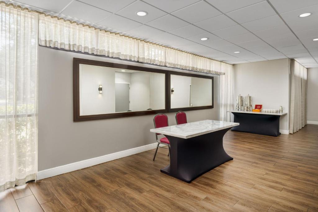 Starry Nights! Your 10 Nights Family Extravaganza in Orlando & Bahamas! Adventure Awaits!